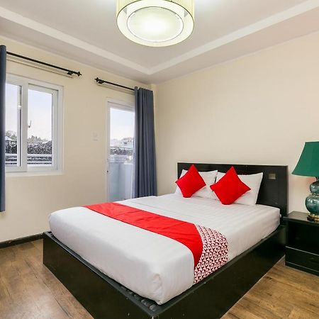 Oyo 438 Small Bay Hotel Хошимин Екстериор снимка