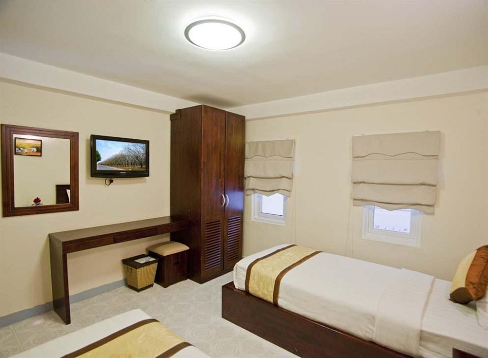 Oyo 438 Small Bay Hotel Хошимин Екстериор снимка