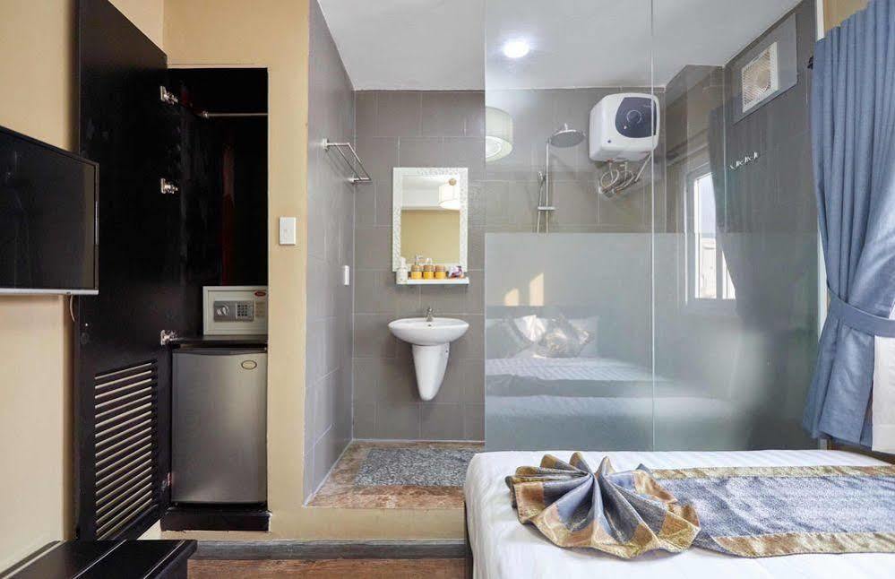 Oyo 438 Small Bay Hotel Хошимин Екстериор снимка