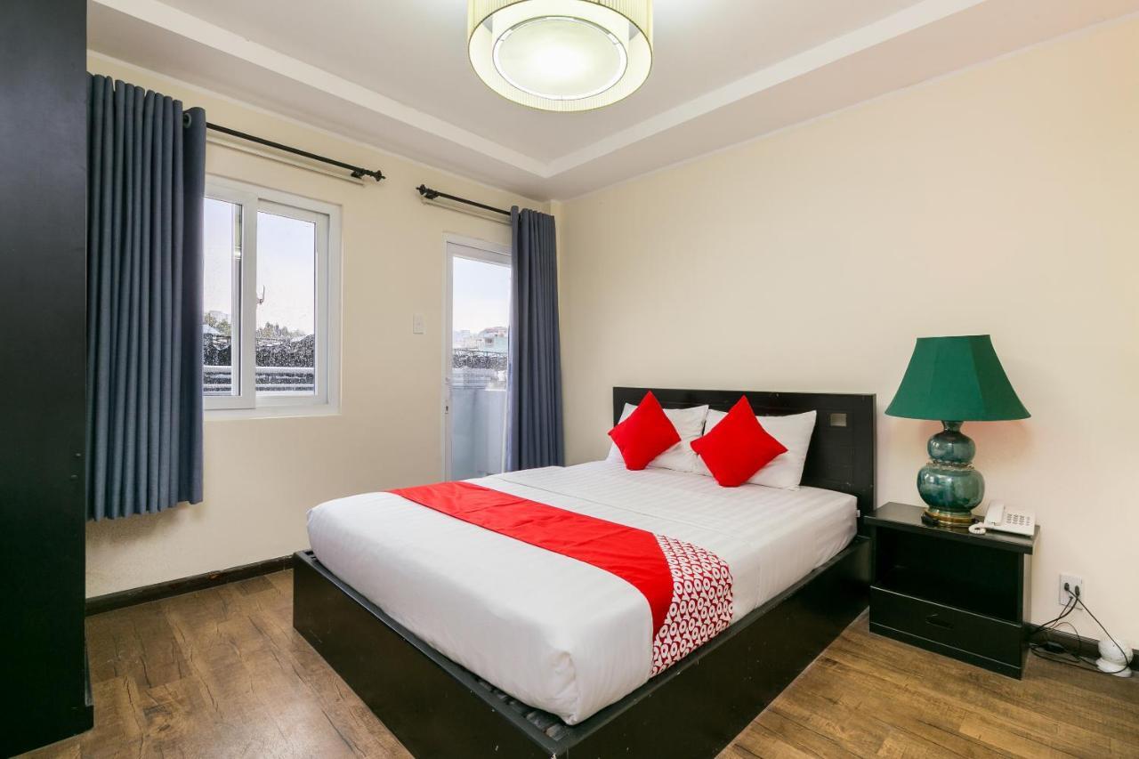 Oyo 438 Small Bay Hotel Хошимин Екстериор снимка