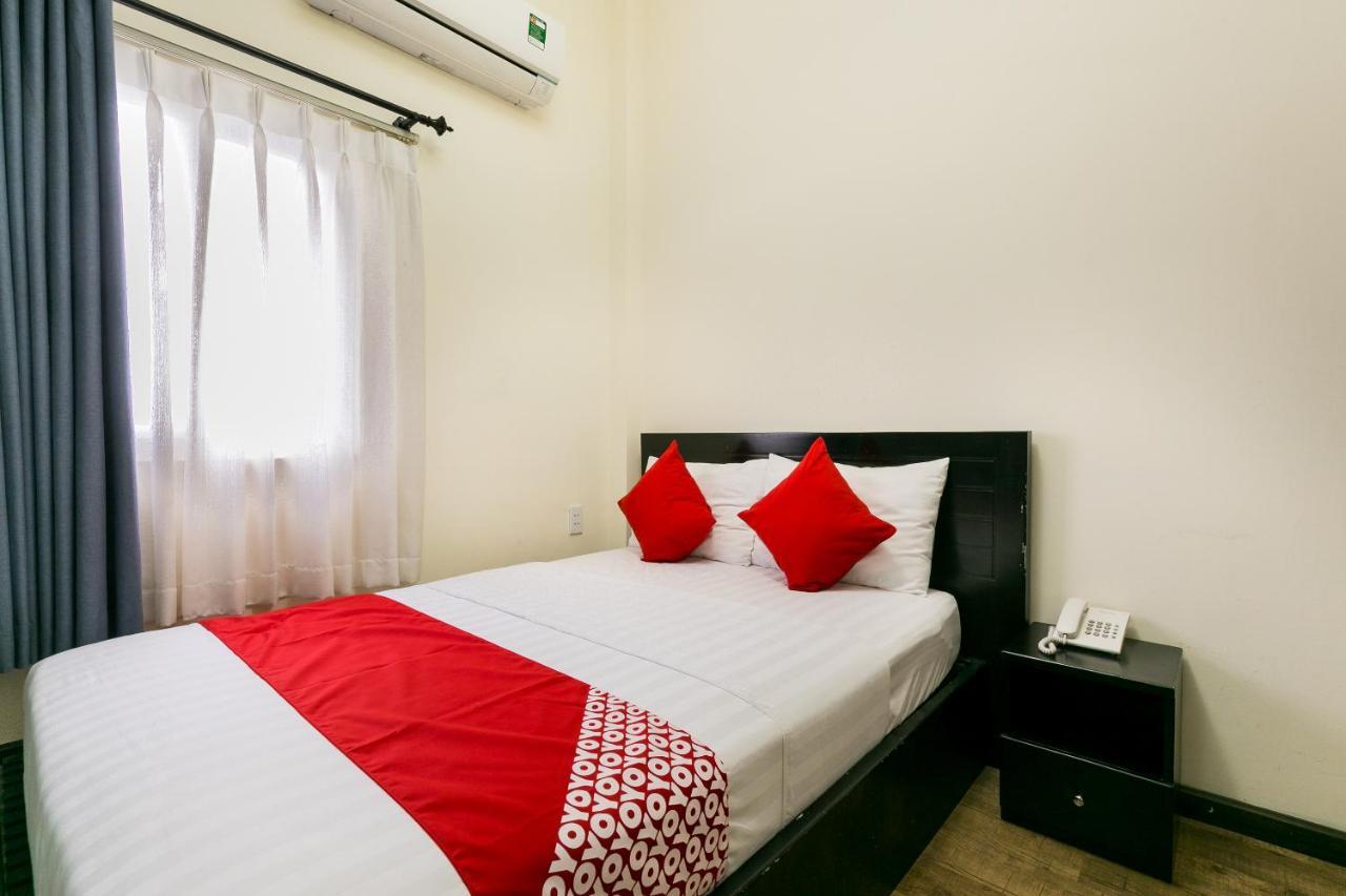 Oyo 438 Small Bay Hotel Хошимин Екстериор снимка