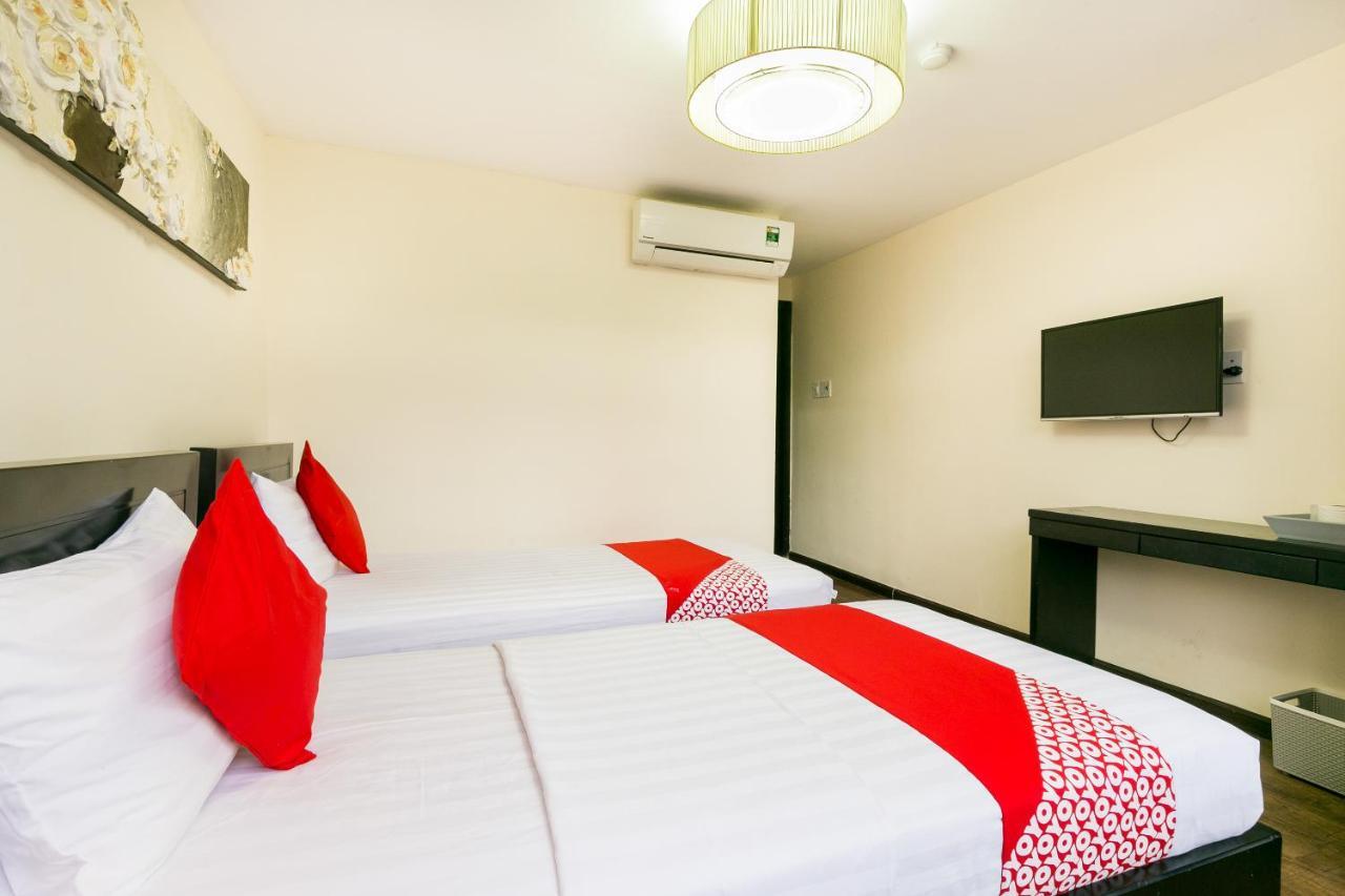 Oyo 438 Small Bay Hotel Хошимин Екстериор снимка
