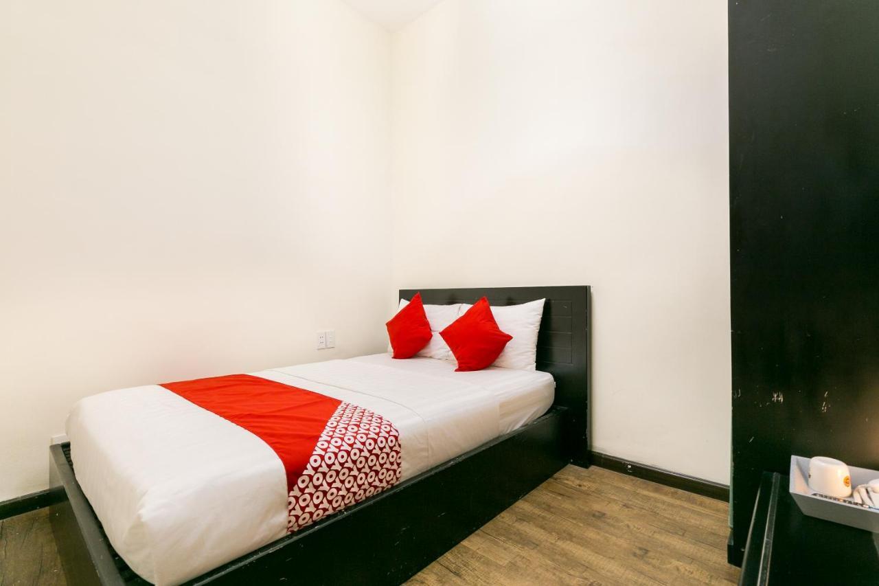 Oyo 438 Small Bay Hotel Хошимин Екстериор снимка