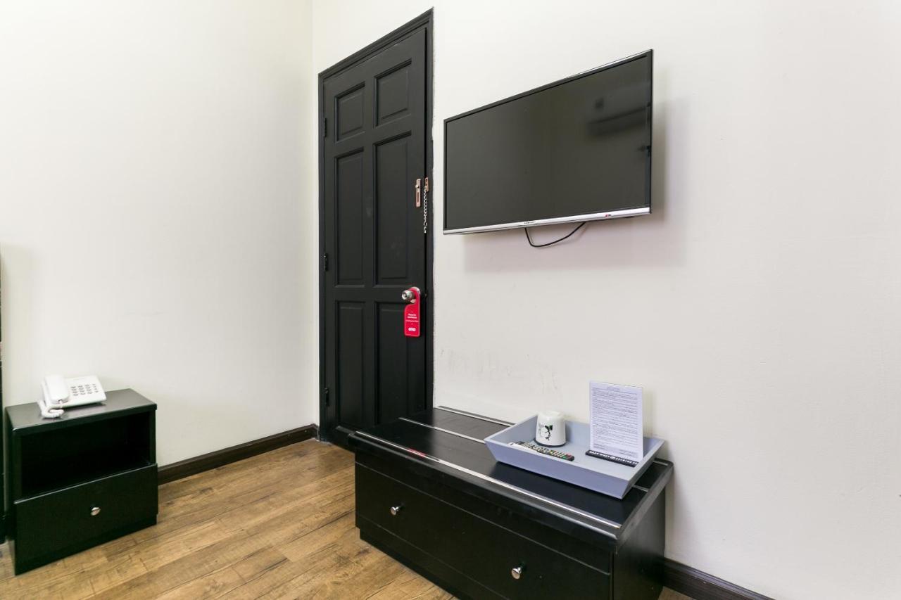 Oyo 438 Small Bay Hotel Хошимин Екстериор снимка