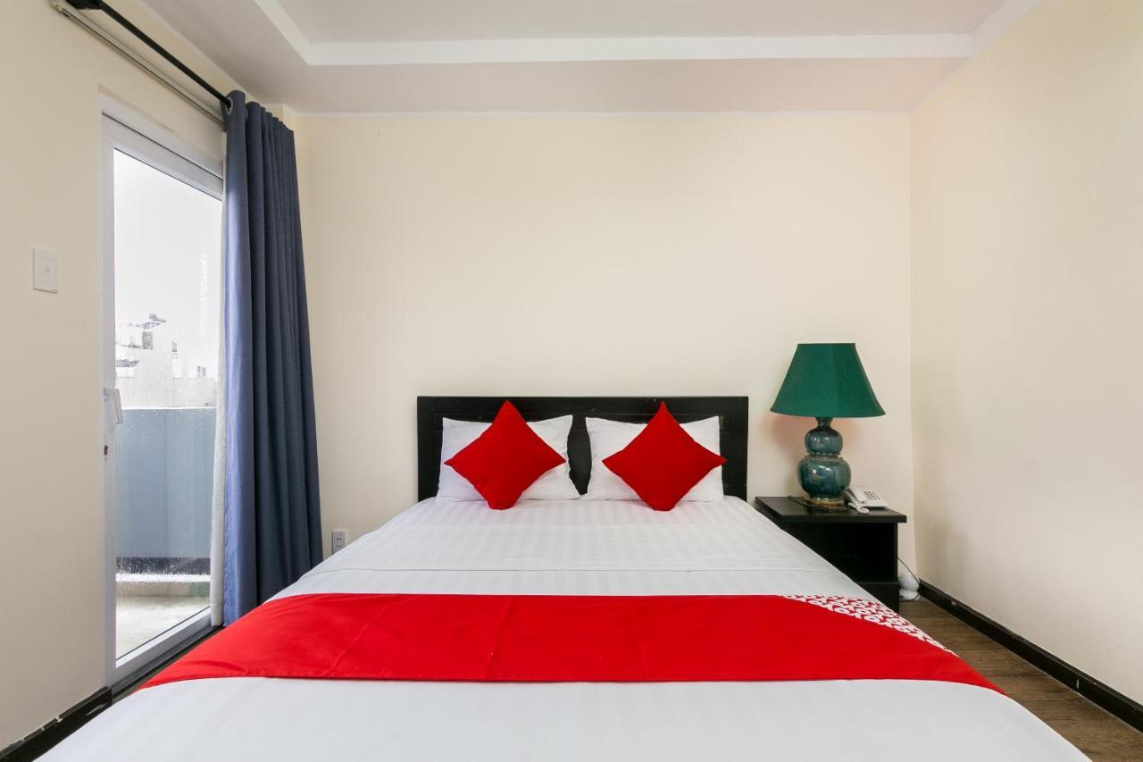 Oyo 438 Small Bay Hotel Хошимин Екстериор снимка